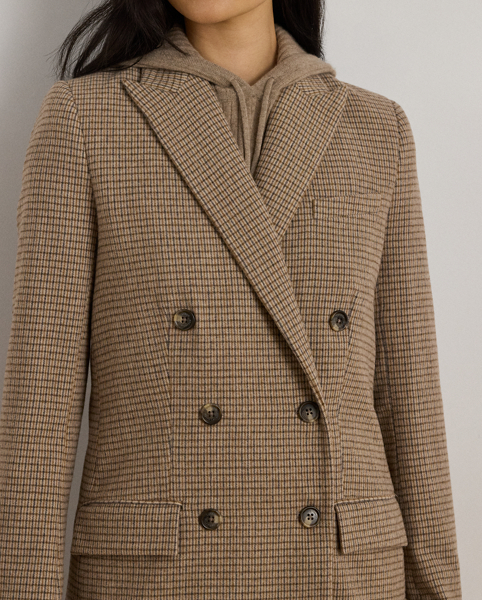 A wool-blend construction in a broken-twill weave brings textural depth to this sophisticated double-breasted blazer, which is finished with peak lapels and signature horn-effect buttons.