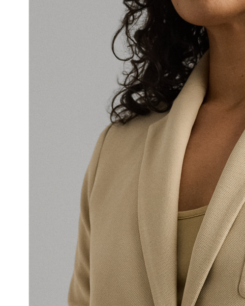 This chic jacquard blazer embodies Lauren style with a signature bullion patch on the chest and luxurious crest-embossed buttons.