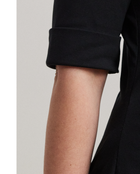 A timeless essential, this V-neck tee with elbow-length sleeves is made with breathable stretch cotton for a soft hand feel. Lauren's signature embroidered logo on the hem completes the look.