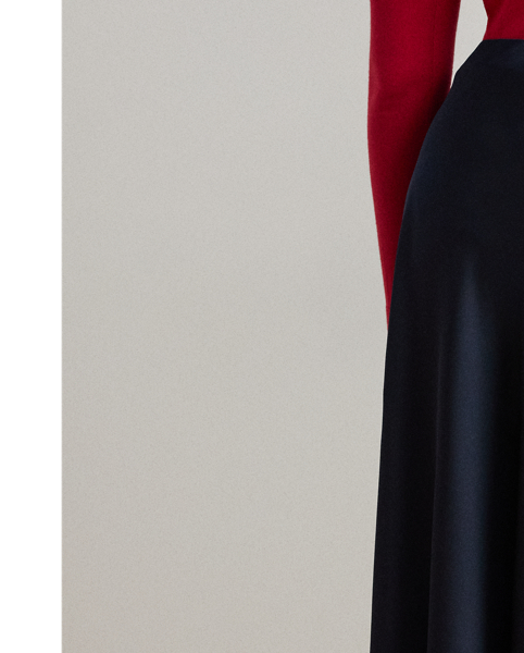 An elevated addition to your wardrobe, this midi skirt is realised in luxuriously smooth satin charmeuse for a fluid drape and lustrous finish.
