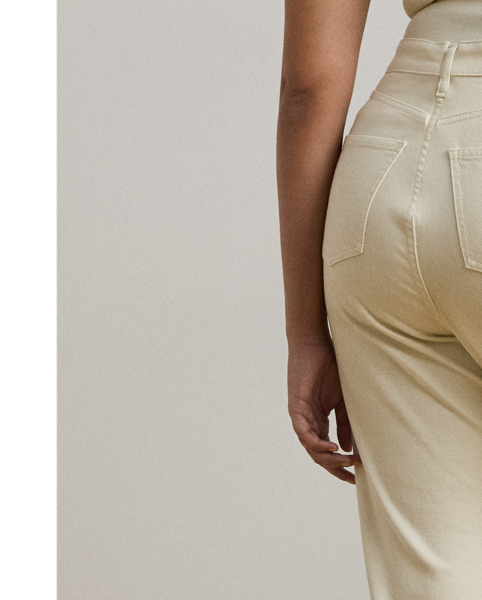 A casual staple, these straight ankle jeans are made from comfortable left-hand twill and designed with a high rise for a flattering fit.