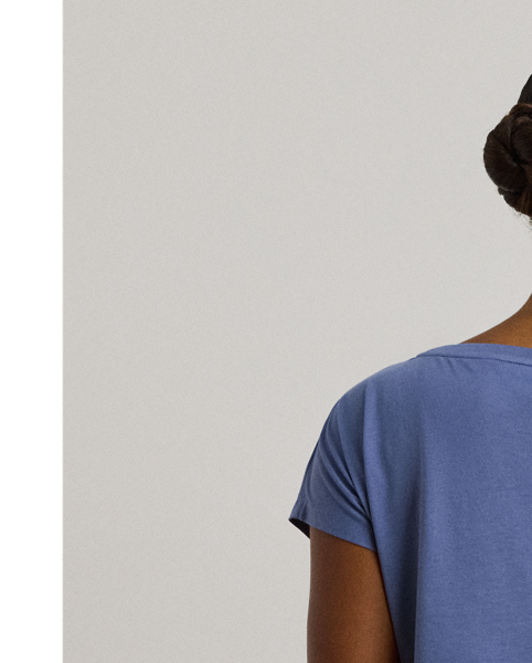 This breathable cotton-blend jersey T-shirt features a Santorini-inspired coastal landscape motif, which is rendered in the style of an ink sketch.