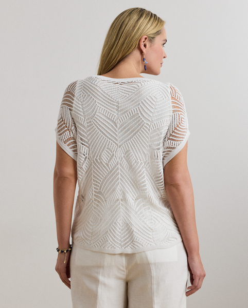 A geometric mesh stitch pattern brings dimension and visual intrigue to this jumper, which is perfect for transitional dressing thanks to its short-sleeve design and lightweight construction.