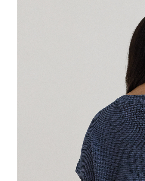 Cut for a relaxed-fitting silhouette, which tapers slightly at the hip, this V-neck jumper's short-sleeve design and lightweight linen-blend fabrication make it a perfect piece for transitional dressing.