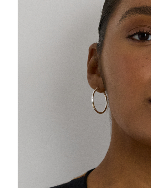 Made with a soft cotton blend for a comfortable feel, this slim-fitting crewneck jumper showcases the season's equestrian-inspired belting print.