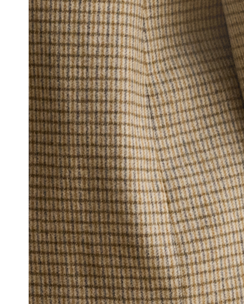 A wool-blend construction in a broken-twill weave brings textural depth to this sophisticated double-breasted blazer, which is finished with peak lapels and signature horn-effect buttons.