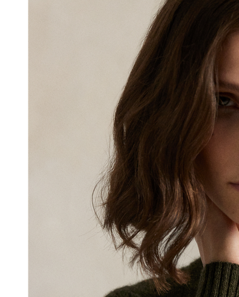 Inspired by fishermen's ropes, the cable-knit jumper's defining motif has transformed from a practical, hard-wearing construction into a symbol of collegiate style. This version is crafted from luxuriously soft cashmere, which is spun and dyed in a renowned Italian mill.