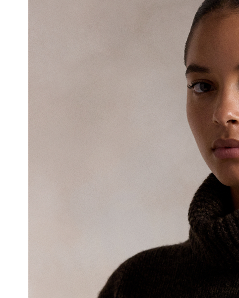 This oversize roll neck jumper is crafted from a marled blend of wool and carded cashmere.