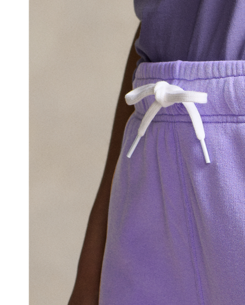 Crafted with loopback fleece and garment-dyed, these athletic trousers are constructed with a slightly relaxed, tapered fit and embroidered with our signature Pony at the hip.