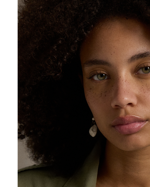 Polo’s version of the classic field jacket is woven from cotton twill and treated for nuances in shading, giving each piece a unique character. It features surplus-inspired pocketing, buttoned shoulder epaulettes and our signature logo patch embroidered on the chest.