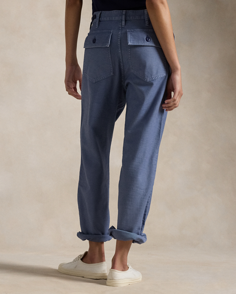 The Ricky Trouser combines smooth cotton sateen with adjustable buttoned tabs on the waist and utility-inspired pocketing. This version has been specially dyed to create distinct nuances in shading, which give each piece a unique character and a slightly faded, timeworn look.