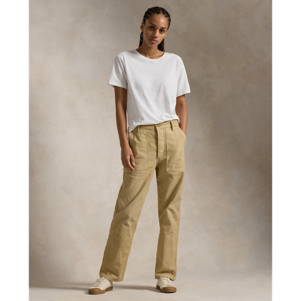 The Ricky Trouser combines smooth cotton sateen with adjustable buttoned tabs on the waist and utility-inspired pocketing. This version has been specially dyed to create distinct nuances in shading, which give each piece a unique character and a slightly faded, timeworn look.