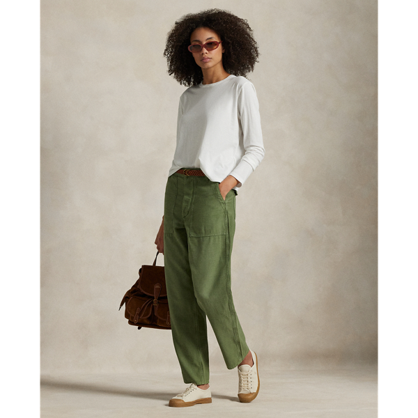 The Ricky Trouser combines smooth cotton sateen with adjustable buttoned tabs on the waist and utility-inspired pocketing. This version has been specially dyed to create distinct nuances in shading, which give each piece a unique character and a slightly faded, timeworn look.