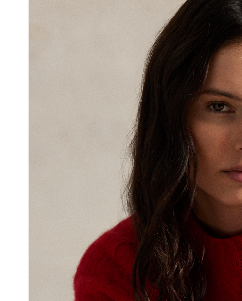 Cable-knit from a chunky blend of wool and alpaca hair, this crewneck jumper is designed for a relaxed fit.