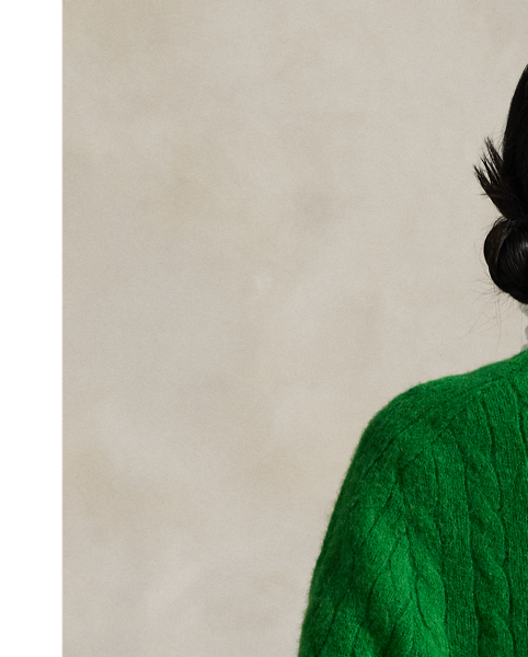 Cable-knit from a chunky blend of wool and alpaca hair, this crewneck jumper is designed for a relaxed fit.