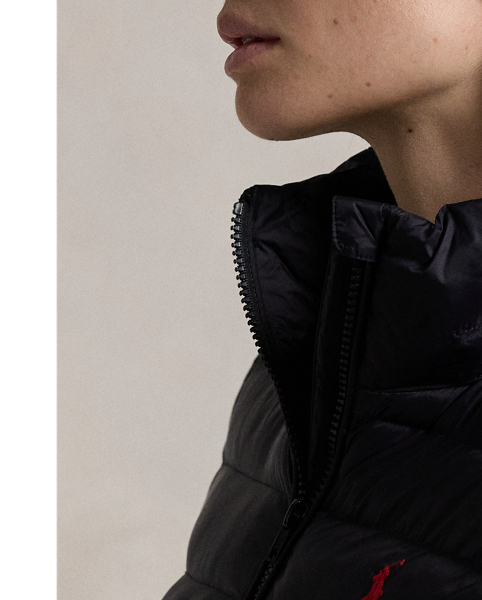 Made with water-repellent fabric, this quilted jacket features an insulating fill and a removable drawstring hood. It packs into its own pocket for easy storage and transport.