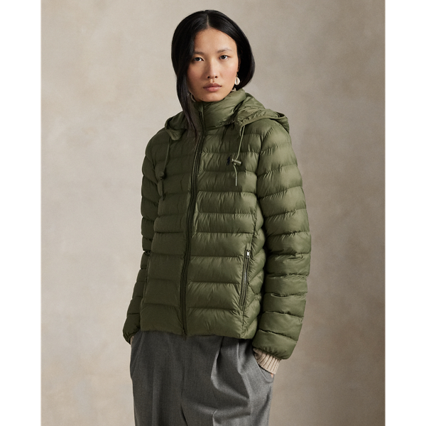 Made with water-repellent fabric, this quilted jacket features an insulating fill and a removable drawstring hood. It packs into its own pocket for easy storage and transport.