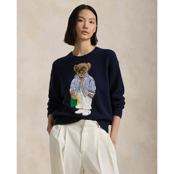 This cotton crewneck jumper showcases an intarsia-knit and embroidered rendering of the Polo Bear donning a signature  Ralph Lauren Lauren look.