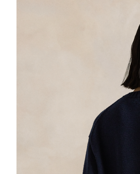 This cotton crewneck jumper showcases an intarsia-knit and embroidered rendering of the Polo Bear donning a signature  Ralph Lauren Lauren look.