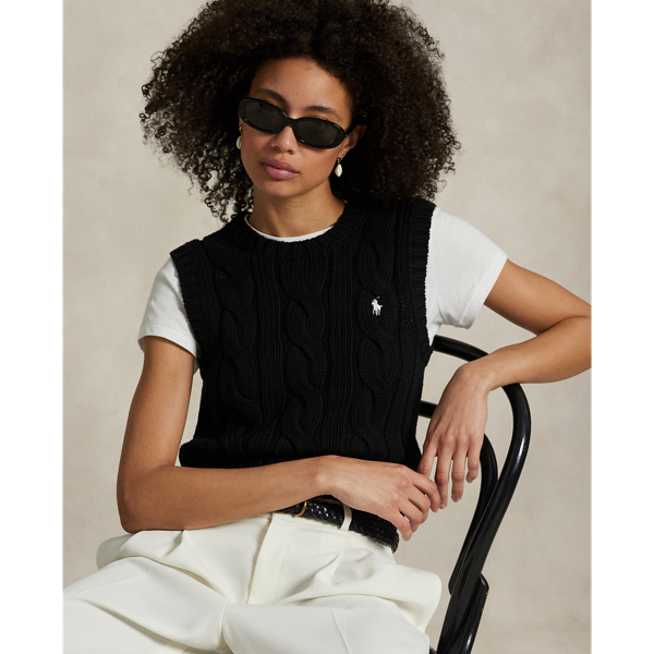 Cable-knit with soft, combed cotton, this crewneck jumper waistcoat is cut for a modern cropped fit and embroidered with our signature Pony on the chest.