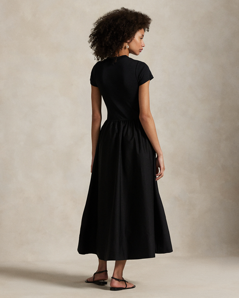 This versatile dress pairs a fitted cotton crewneck bodice with a sweeping A-line poplin skirt that features shirring at the waist for added volume.