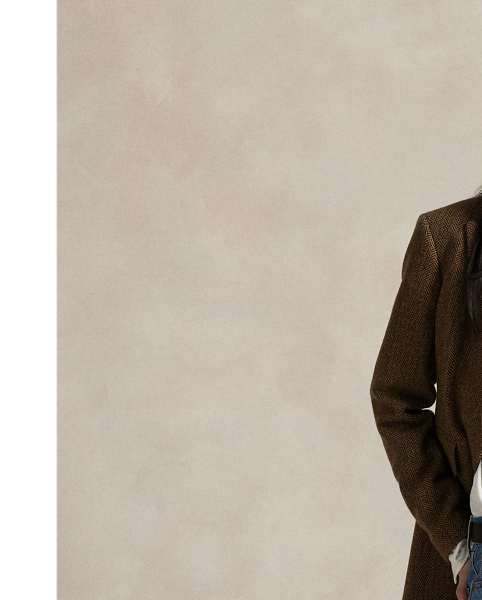 Tailored in Portugal, this coat showcases refined herringbone tweed and minimalist design elements – from its single-button closure and clean-lined silhouette to its classic peak lapels.