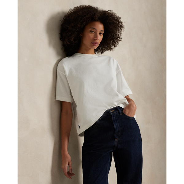 This cotton jersey crewneck tee is designed for a Relaxed Crop Fit that hits higher on the hip. Our embroidered Pony adorns the right hem for a signature finish.