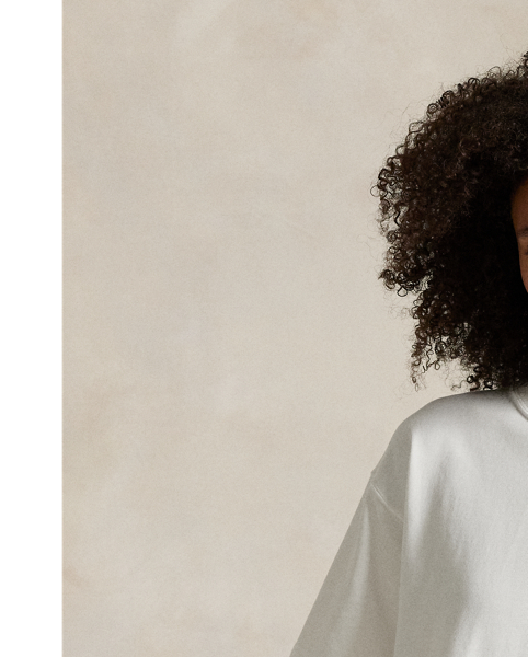 This cotton jersey crewneck tee is designed for a Relaxed Crop Fit that hits higher on the hip. Our embroidered Pony adorns the right hem for a signature finish.