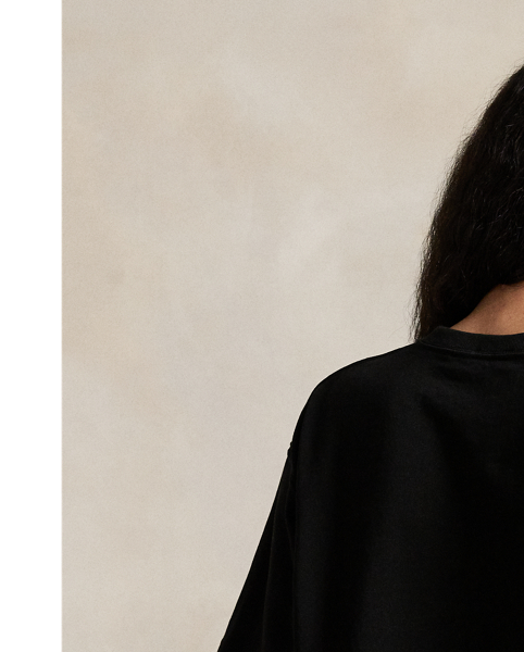 This cotton jersey crewneck tee is designed for a Relaxed Crop Fit that hits higher on the hip. Our embroidered Pony adorns the right hem for a signature finish.