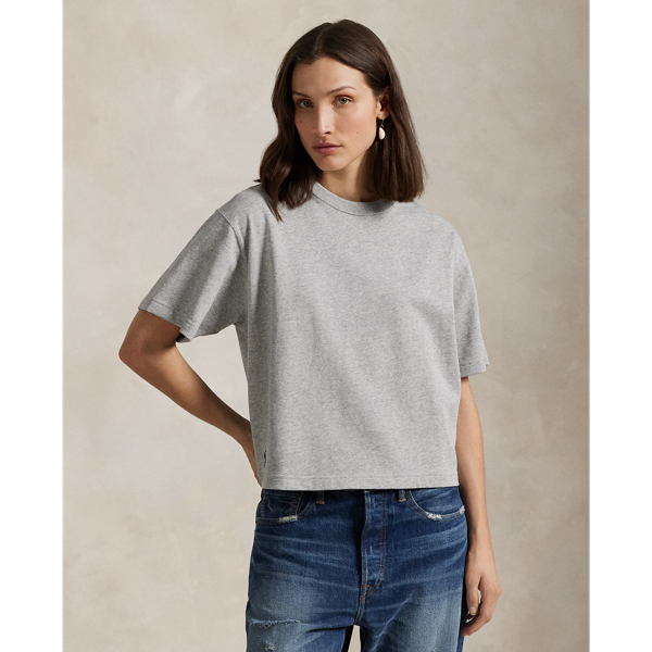 This cotton jersey crewneck tee is designed for a Relaxed Crop Fit that hits higher on the hip. Our embroidered Pony adorns the right hem for a signature finish.