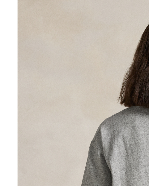 This cotton jersey crewneck tee is designed for a Relaxed Crop Fit that hits higher on the hip. Our embroidered Pony adorns the right hem for a signature finish.