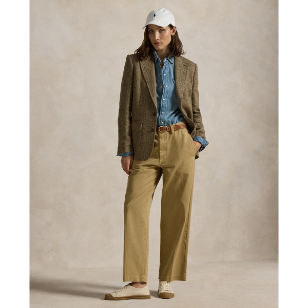 A borrowed-from-the-boys classic, these cotton chino trousers are tailored for a straight-leg silhouette with back waist darts and a clean hem.