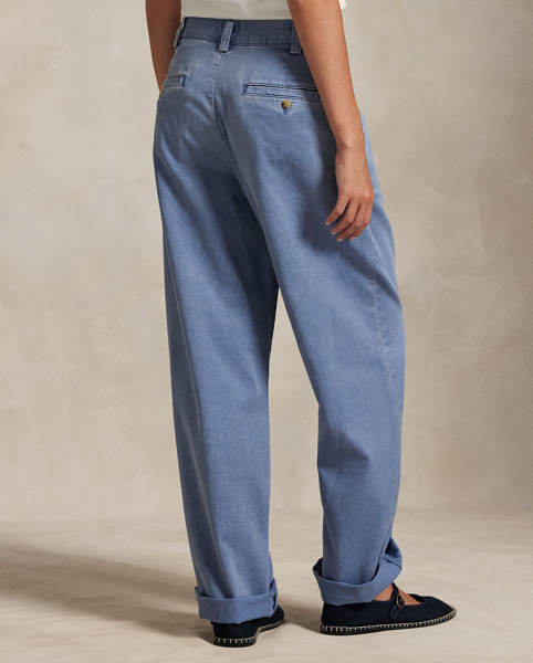A borrowed-from-the-boys classic, these cotton chino trousers are tailored for a straight-leg silhouette with back waist darts and a clean hem.