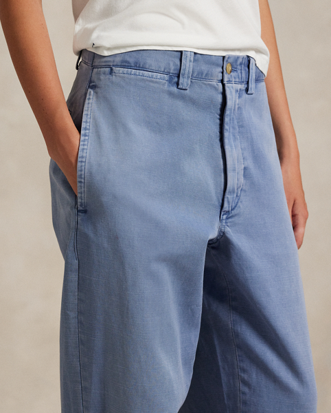 A borrowed-from-the-boys classic, these cotton chino trousers are tailored for a straight-leg silhouette with back waist darts and a clean hem.