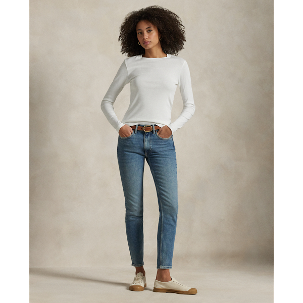 Crafted with a hint of stretch, these jeans are cut from medium-weight Turkish denim, which has been rope-dyed for a classic indigo shade and authentic surface character. They're treated for added softness, grinding on the seams and an intentionally worn-in look from day one.