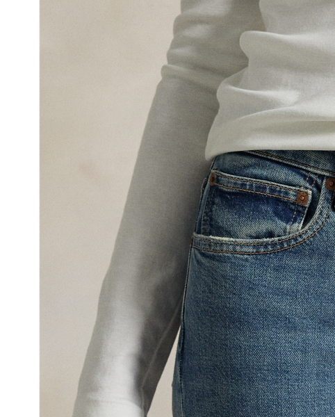 Crafted with a hint of stretch, these jeans are cut from medium-weight Turkish denim, which has been rope-dyed for a classic indigo shade and authentic surface character. They're treated for added softness, grinding on the seams and an intentionally worn-in look from day one.
