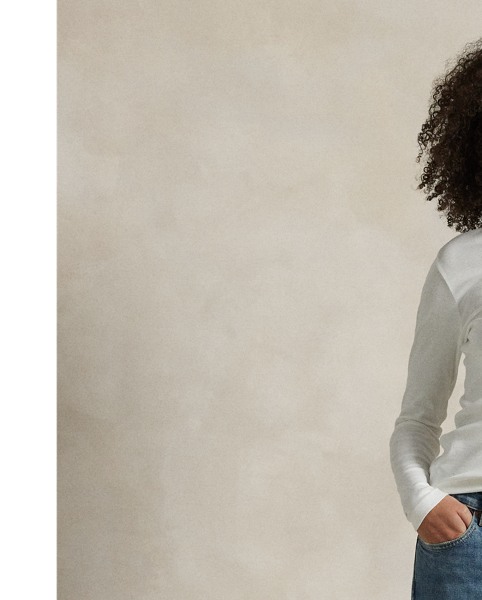 Crafted with a hint of stretch, these jeans are cut from medium-weight Turkish denim, which has been rope-dyed for a classic indigo shade and authentic surface character. They're treated for added softness, grinding on the seams and an intentionally worn-in look from day one.