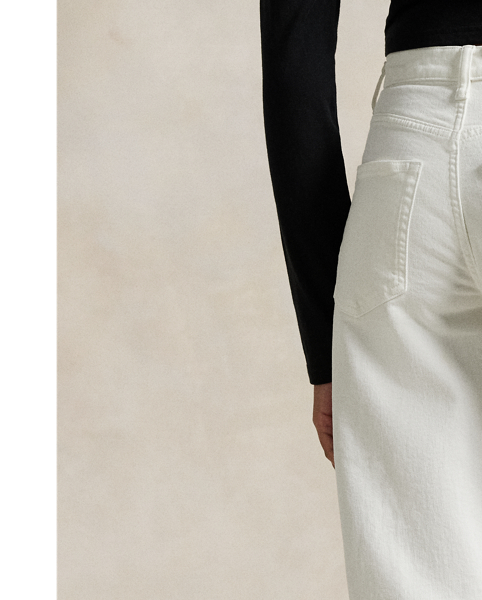 Crafted from Japanese right-hand twill, this version of our Curved Tapered jean features a bright white wash with subtle slub character and a hint of stretch.