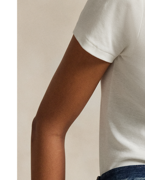 Woven with cotton right-hand twill, this Relaxed Straight pair is rope-dyed for authentic character and colour and features light fading from the hips to the knees.