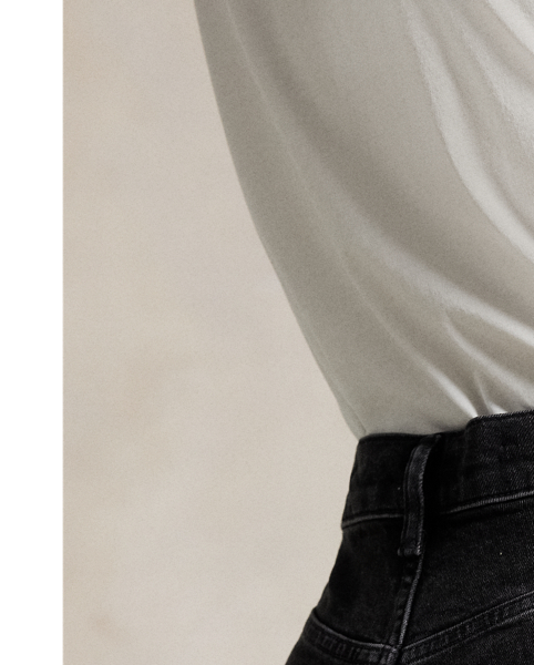 Crafted with Turkish right-hand twill, this High-Rise Super-Slim jean is dyed for a dark wash and treated with a combination of whiskering and subtle hand-sanding for a lived-in finish.