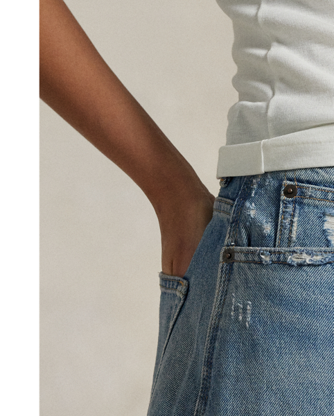 Washed for an indigo hue, these Curved Tapered jeans are made from cotton right-hand twill, which has been rope-dyed and hand-sanded to create a vintage-inspired look.