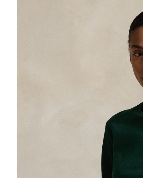 Part of our collection celebrating Wimbledon 2025, this long-sleeve pocket tee is made with sueded cotton jersey and is printed at the front and back with the tournament's name and a tennis-inspired crest featuring our signature logo and the year 2025.