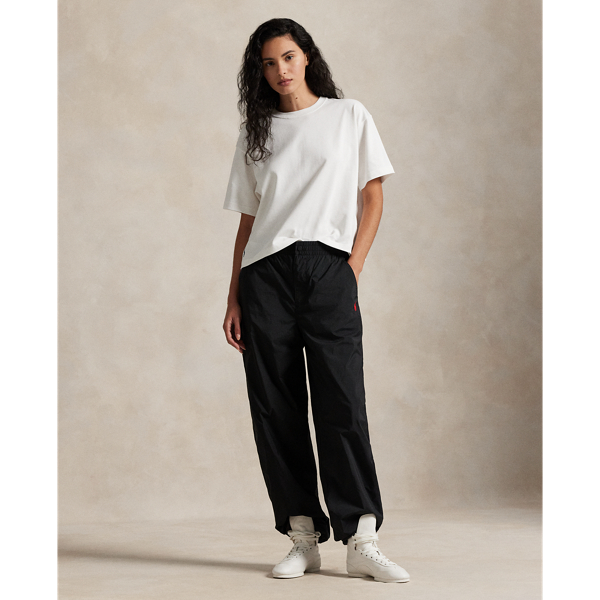 Cut for a straight fit, these tracksuit bottoms can be cinched at the cuffs for a tapered silhouette. They are finished with our signature embroidered Pony at the thigh for pure Polo style.