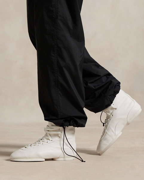 Cut for a straight fit, these tracksuit bottoms can be cinched at the cuffs for a tapered silhouette. They are finished with our signature embroidered Pony at the thigh for pure Polo style.