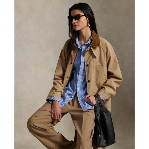 Woven with cotton for a medium weight, this workwear-inspired utility jacket has a relaxed shape outfitted with a corduroy collar, patch pockets and signature engraved metal snaps.