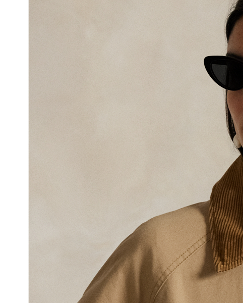 Woven with cotton for a medium weight, this workwear-inspired utility jacket has a relaxed shape outfitted with a corduroy collar, patch pockets and signature engraved metal snaps.