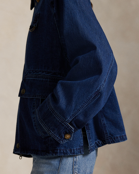 Cut for an oversize fit that allows for easy layering, this authentic barn jacket unites durable denim with corduroy trim – a classic combination inspired by American workwear. It's rope-dyed for a medium-dark indigo hue with a subtle high-low effect and vintage-inspired slub character.