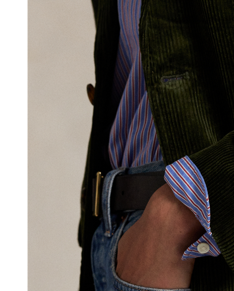 Crafted with soft, wide-wale corduroy, this single-breasted blazer is cut for a straight fit and fully lined in smooth cupro twill.