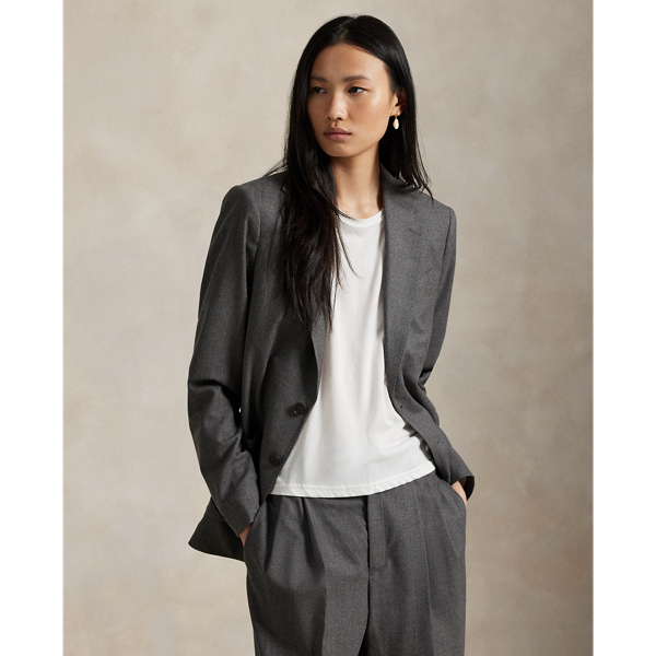 Yarn-dyed for a mélange effect, this Italian wool-blend flannel blazer is tailored for a single-breasted silhouette and a slim fit.