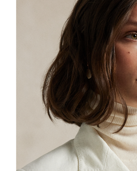 Designed for a light weight, this double-breasted blazer combines hemp fabric with a partially lined construction. The tailored silhouette features menswear-inspired details, including peak lapels and besom pockets.